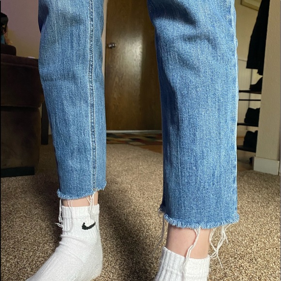 size 2 old navy boyfriend jeans 🙈🚎 - Picture 3 of 5
